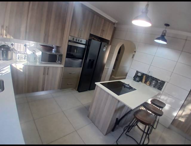 4 BEDROOM HOUSE FOR SALE IN MEYERTON PARK